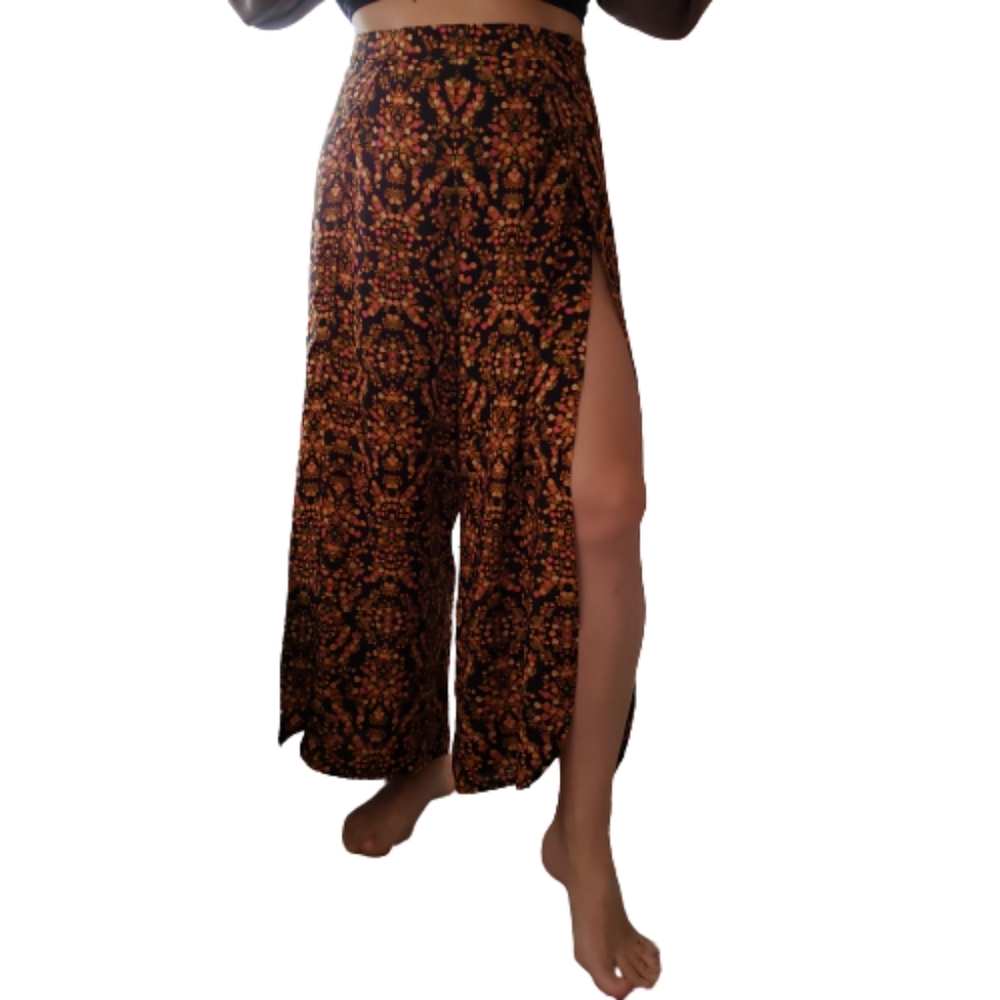 Xhilaration Floral Wide Leg Trousers / Culottes Size S